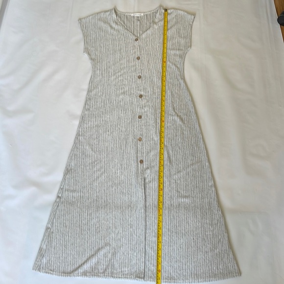NWOT Caution to the wind maxi dress with thin stripes and buttons size large - Picture 7 of 7